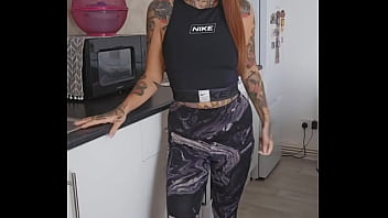 Pee desperation in my leggings Pee desperation in my leggings