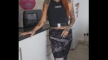 Pee desperation in my leggings