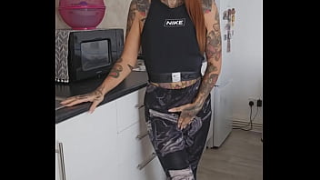 Pee desperation in my leggings