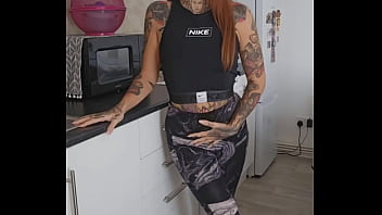 Pee desperation in my leggings Pee desperation in my leggings