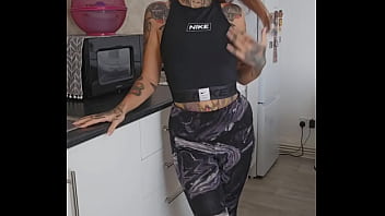 Pee desperation in my leggings