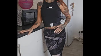 Pee desperation in my leggings