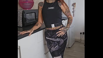 Pee desperation in my leggings Pee desperation in my leggings