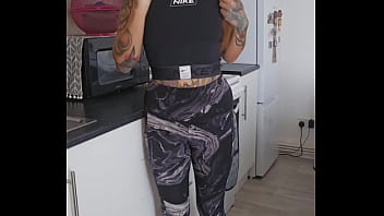 Pee Desperation In My Leggings thumbnail