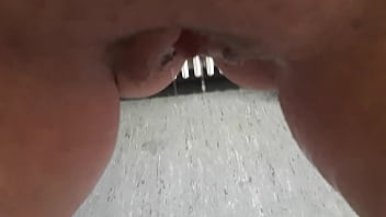 Entleere mich auf den boden im büro Entleere mich auf den boden im büro