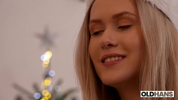 Superb blondie fucks an old guy at oldhans