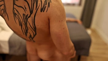 Enseñando a niña a hacer ejercicio