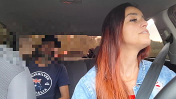 Motorista de app pega passageiro se masturbando por trás e deu pra ele no carro