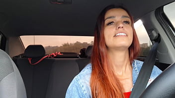 Motorista de app pega passageiro se masturbando por trás e deu pra ele no carro