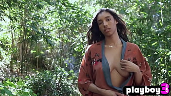 Sexy big boobs ebony babe exposed her sexy body while posing naked