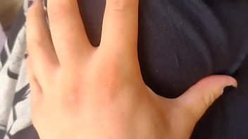 Cómo me encanta apretarle los pezones a mi yumi