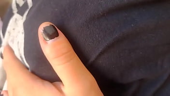 Cómo me encanta apretarle los pezones a mi yumi