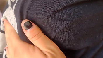 Cómo Me Encanta Apretarle Los Pezones A Mi Yumi thumbnail