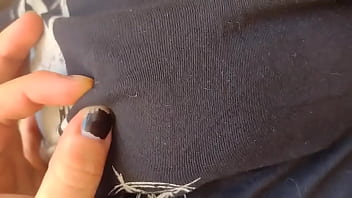 Cómo me encanta apretarle los pezones a mi yumi