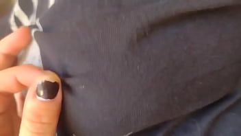 Cómo me encanta apretarle los pezones a mi yumi