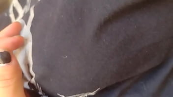 Cómo me encanta apretarle los pezones a mi yumi