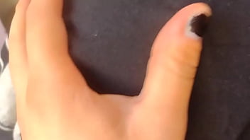 Cómo me encanta apretarle los pezones a mi yumi