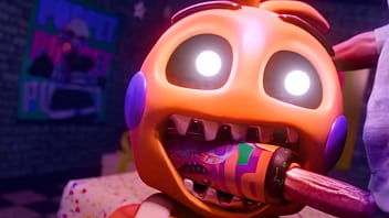 Toy chica loves free moments