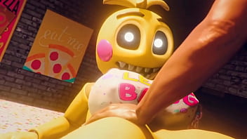Toy chica loves free moments