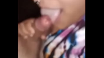 Cubby babe ebony sucks good dick