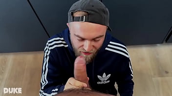 Straight blokes are always looking for a mouth to worship their cocks who am i to deny them of that video o