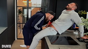 Straight blokes are always looking for a mouth to worship their cocks who am i to deny them of that video o