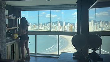 Milionário me chamou pra conhecer seu duplex e claro que fodi gostoso com aquele gostoso