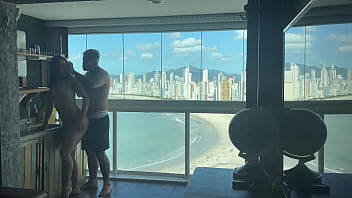 Milionário me chamou pra conhecer seu duplex e claro que fodi gostoso com aquele gostoso