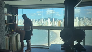 Milionário me chamou pra conhecer seu duplex e claro que fodi gostoso com aquele gostoso