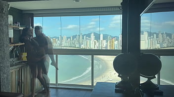 Milionário me chamou pra conhecer seu duplex e claro que fodi gostoso com aquele gostoso