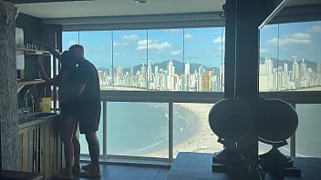 Milionário me chamou pra conhecer seu duplex e claro que fodi gostoso com aquele gostoso