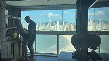 Milionário me chamou pra conhecer seu duplex e claro que fodi gostoso com aquele gostoso