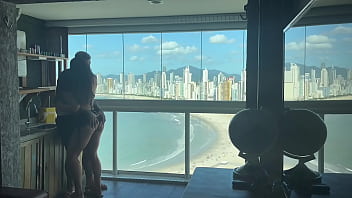 Milionário me chamou pra conhecer seu duplex e claro que fodi gostoso com aquele gostoso