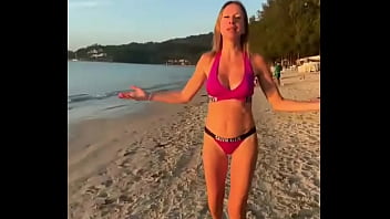 Лиса рулит бикини