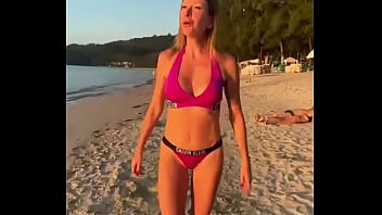 Лиса рулит бикини