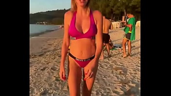 Лиса рулит бикини