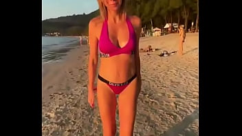 Лиса рулит бикини