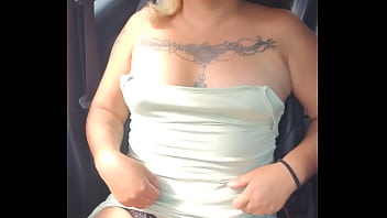 Exhibiendome en vehículo en movimiento Exhibiendome en vehículo en movimiento