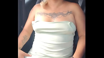 Exhibiendome en vehículo en movimiento