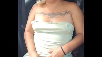 Exhibiendome en vehículo en movimiento