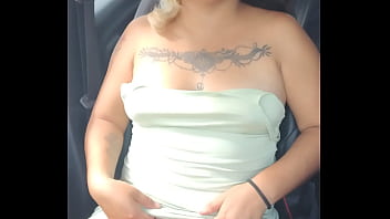 Exhibiendome en vehículo en movimiento