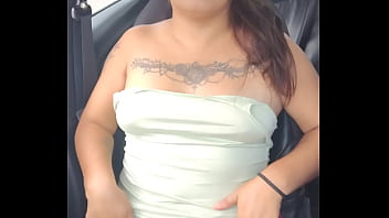 Exhibiendome en vehículo en movimiento