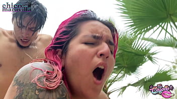 Chico maravilla se folla a la tia cogollo chilena en la piscina por el culo