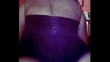 Moviendo El Culo Como Putita thumbnail