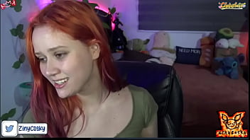 Chubby de pequeñas tetas en chaturbate