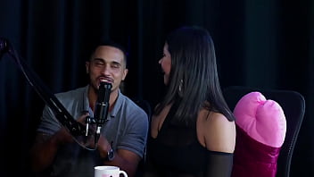 Adora fazer stripper contou como conheceu o namorado e o pau não fica duro fácil val mineirinha no swing cast sheer red