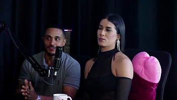 Adora fazer stripper contou como conheceu o namorado e o pau não fica duro fácil val mineirinha no swing cast sheer red