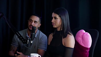 Adora fazer stripper contou como conheceu o namorado e o pau não fica duro fácil val mineirinha no swing cast sheer red