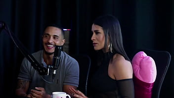 Adora fazer stripper contou como conheceu o namorado e o pau não fica duro fácil val mineirinha no swing cast sheer red