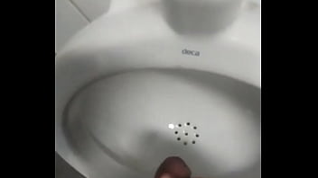 Aquela Mijada Na Estação thumbnail